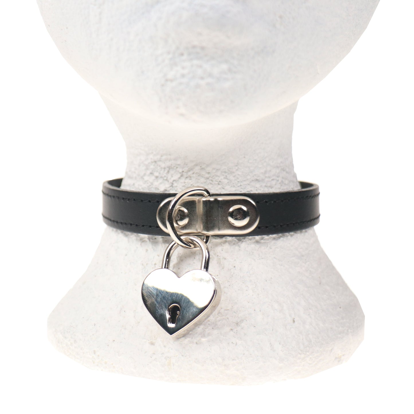 NB321C 1 ROW BLACK STITCH WITH BIG HEART PADLOCK Leather Choker