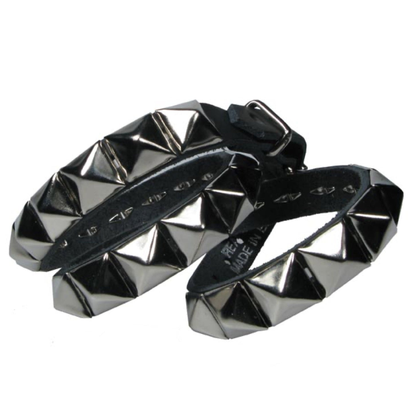 WB684 1 Row 1/2 Pyramid Leather WristbandLeather Wristband