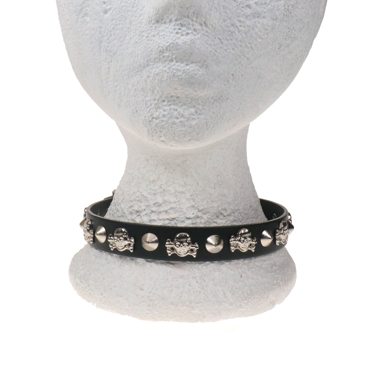 NB095 1 Row Conical and Skull and Crossbones Leather Choker