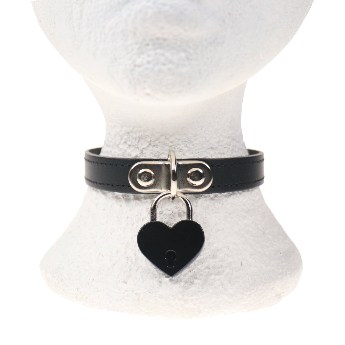 NB321D 1 ROW BLACK STITCH WITH BIG BLACK HEART PADLOCK Leather Choker