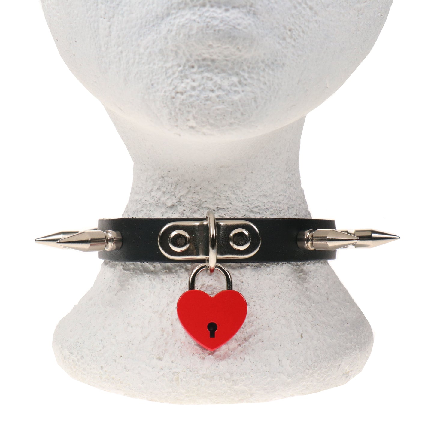 NB323B 1 ROW MEDIUM SPIKE AND SMALL RED HEART PADLOCK Leather Choker