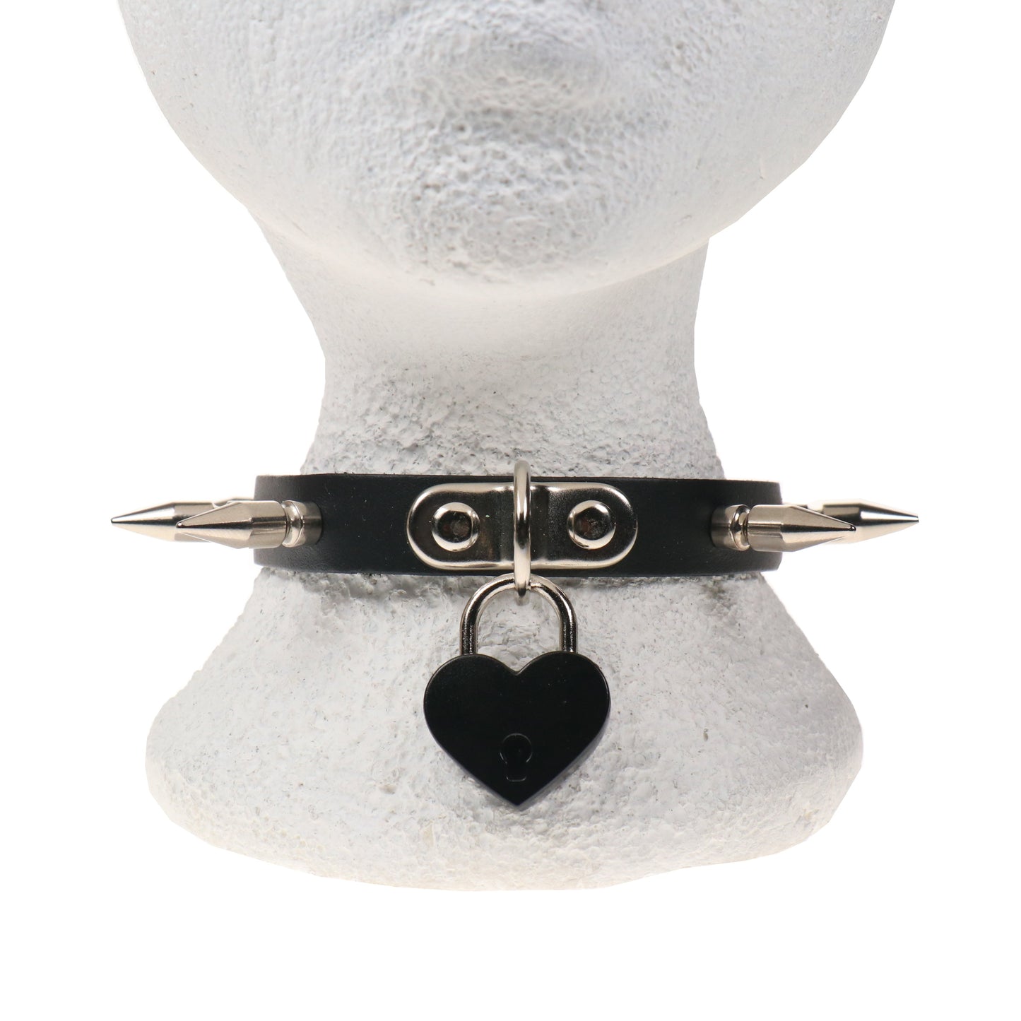 NB323D 1 ROW MEDIUM SPIKE AND BIG BLACK HEART PADLOCK Leather Choker