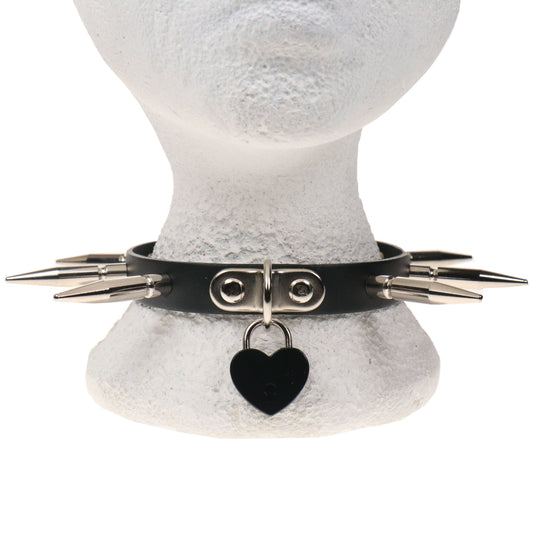 NB324A 1 ROW LARGE SPIKE AND SMALL BLACK HEART PADLOCK Leather Choker