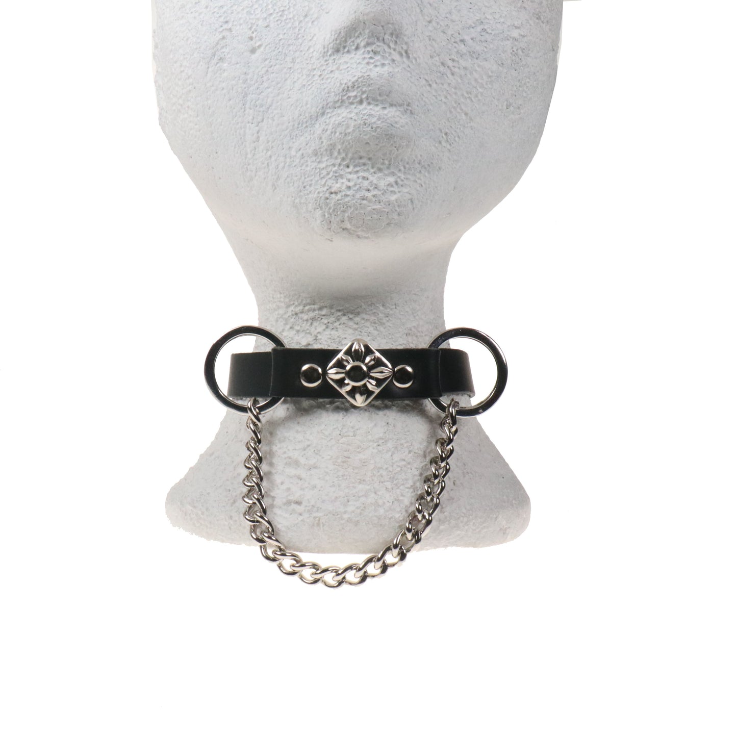 NB337 1 ROW WITH LEATHER LOOP CURVED RINGS AND CHAIN Leather Choker