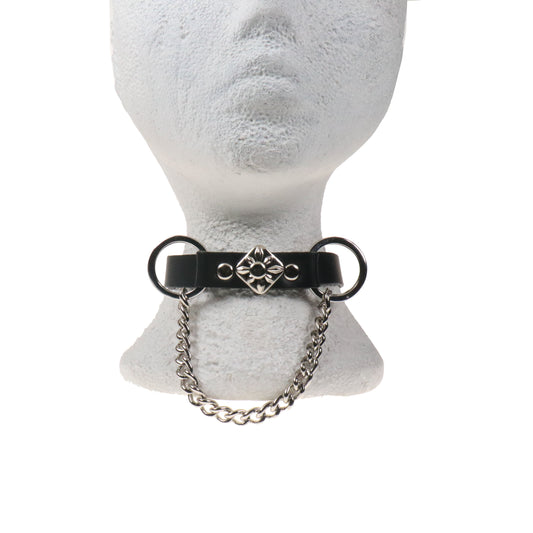 NB337 1 ROW WITH LEATHER LOOP CURVED RINGS AND CHAIN Leather Choker