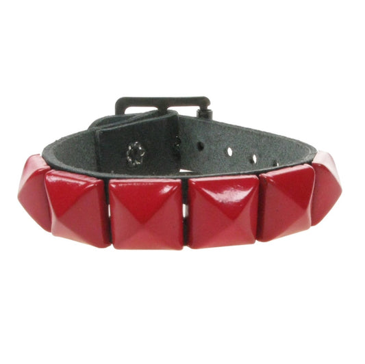 WB008C 1 ROW RED PYRAMID LEATHER WRISTBAND - BLACK