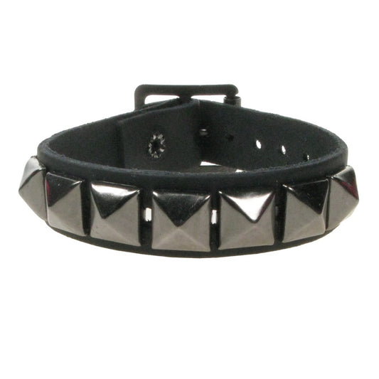 WB101K 1 ROW SMALL GUN METAL PYRAMID LEATHER WRISTBAND - BLACK