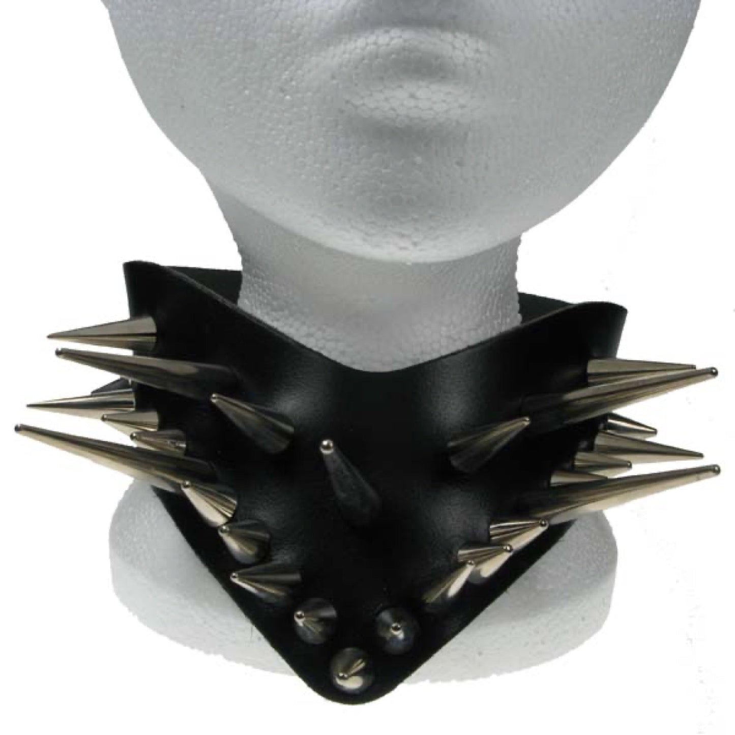 NB013 Mixed Cone V Neck Spike Leather Choker