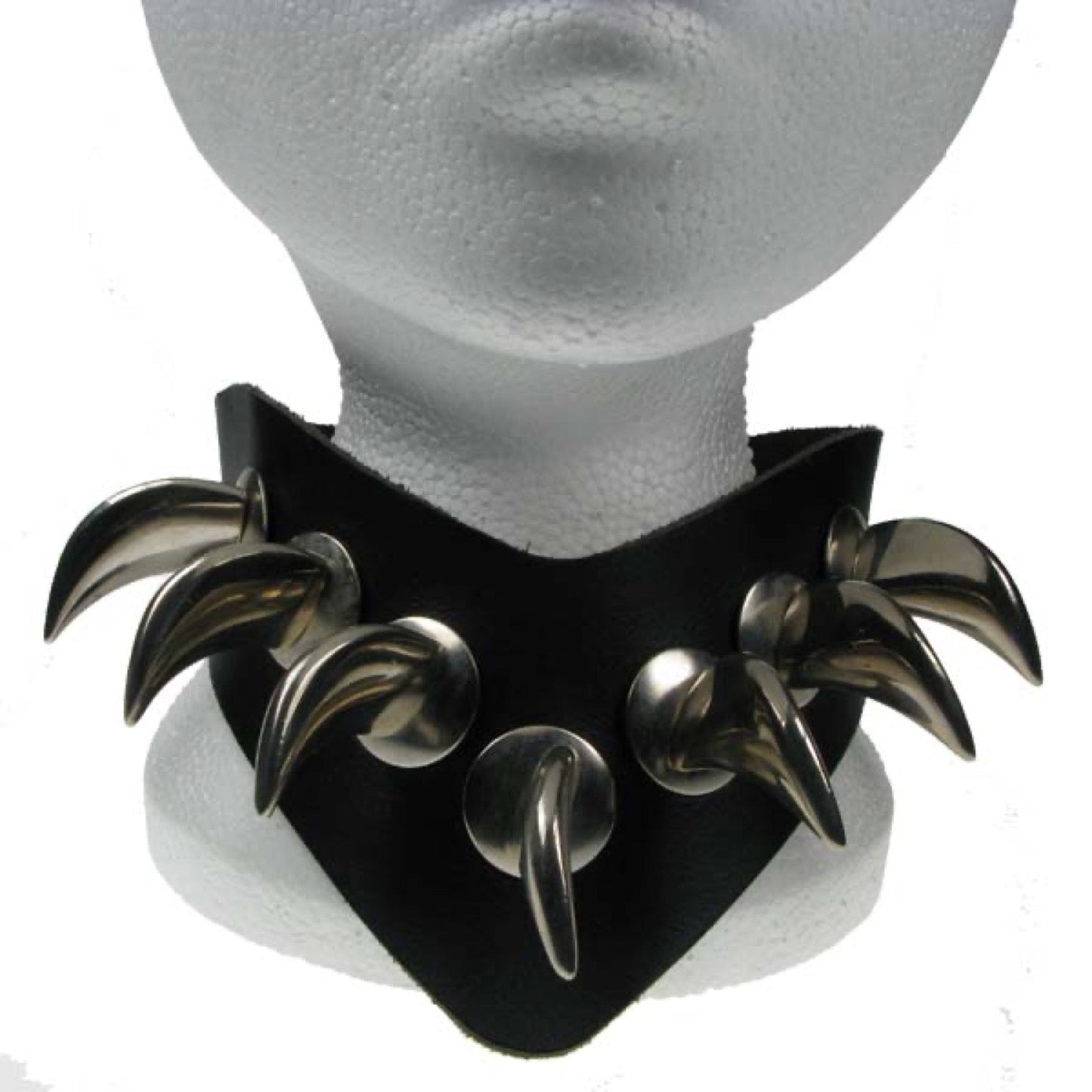 NB023 Saber Tooth & Metal Disks V Neck Leather Choker