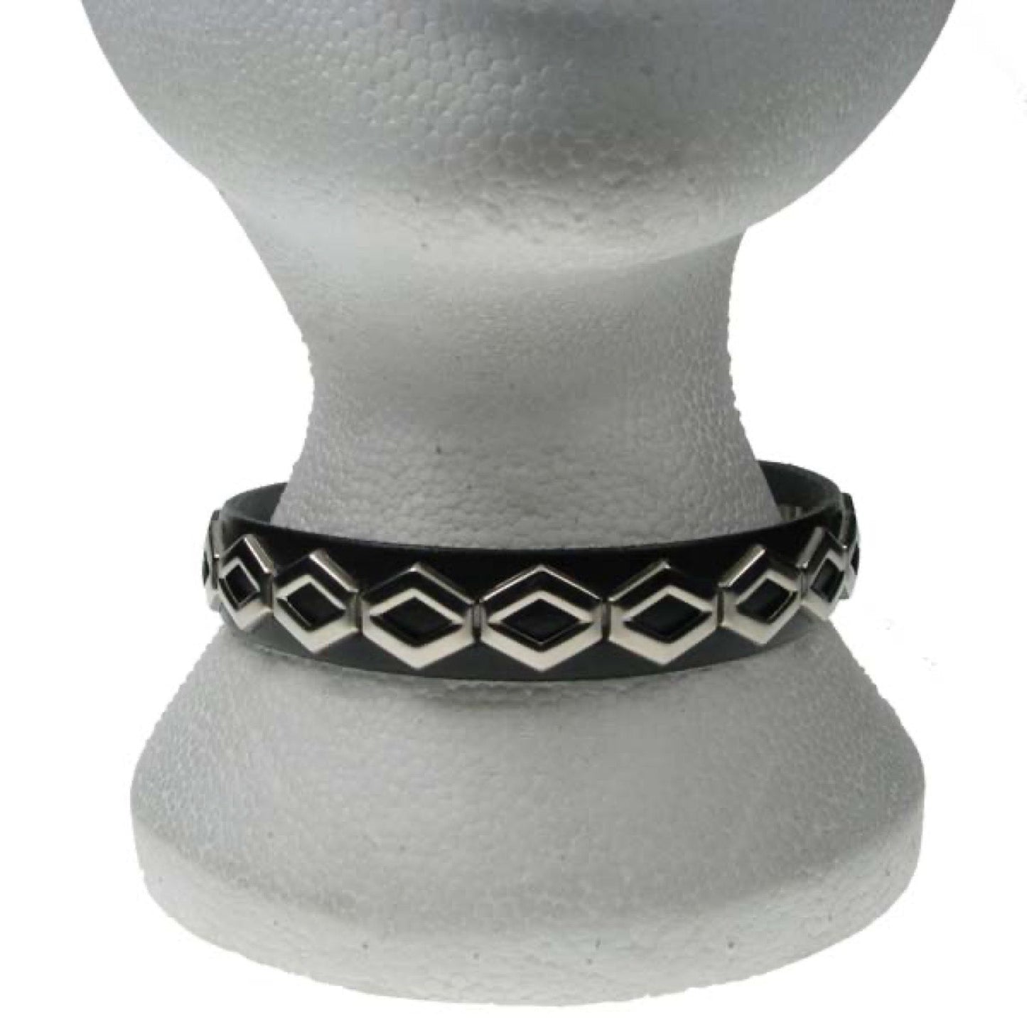 NB142 1 Row open hexagon fitting Leather Choker