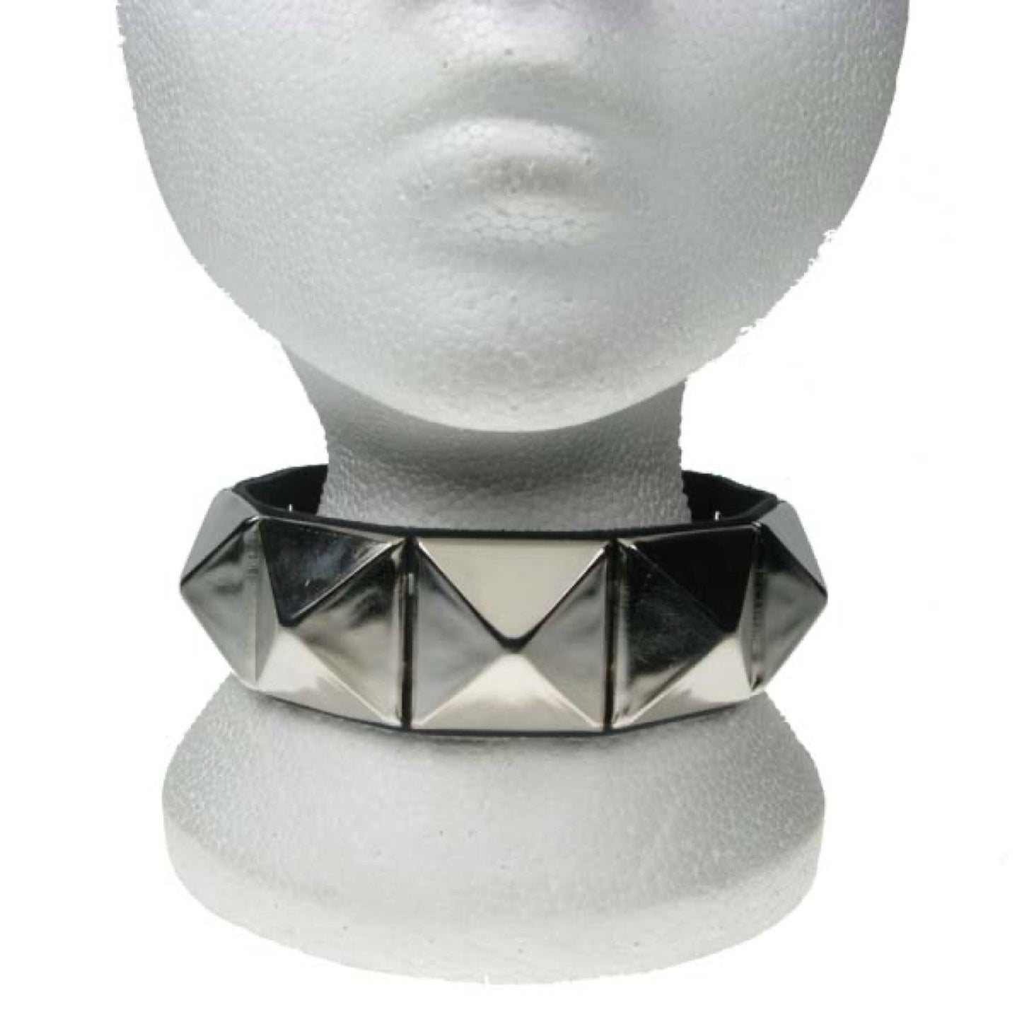 NB157 1 Row large silver Pyramid Leather Choker