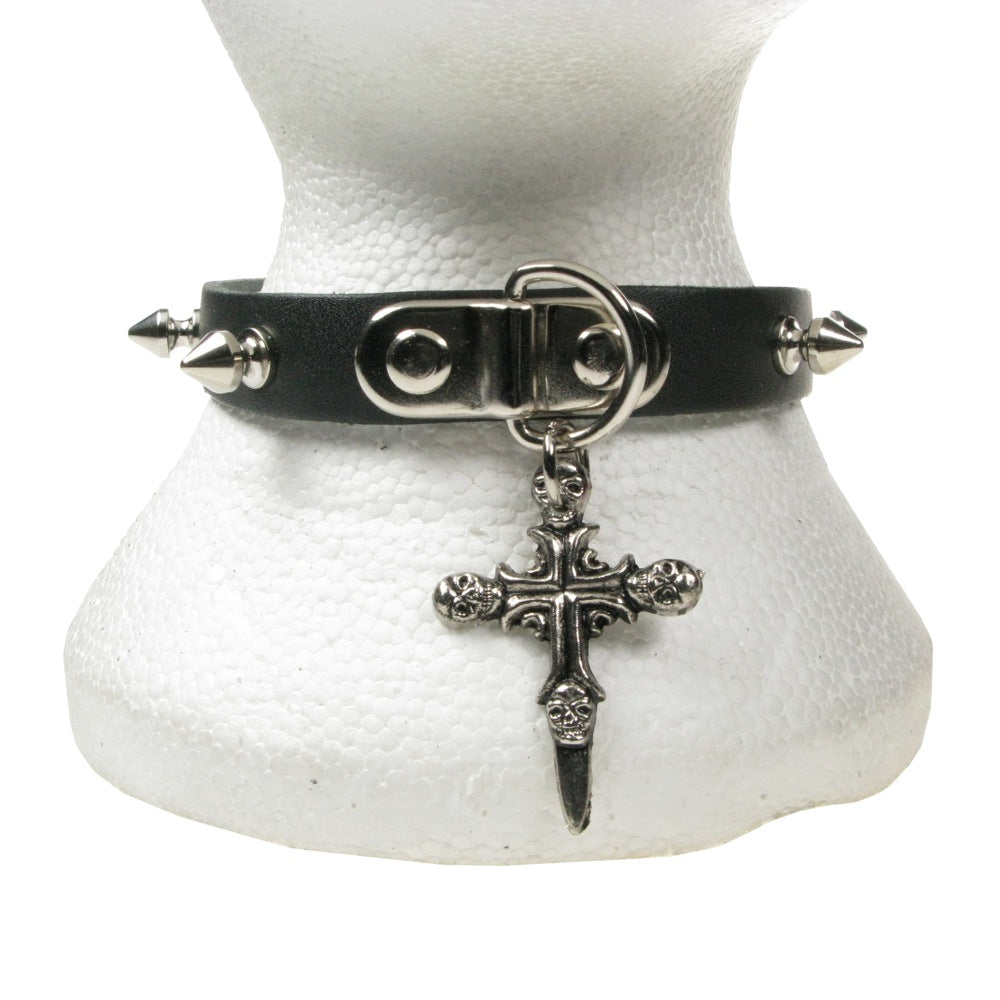 NB231 1 Row Spike w/Skull Crucifix Fitting Leather Choker