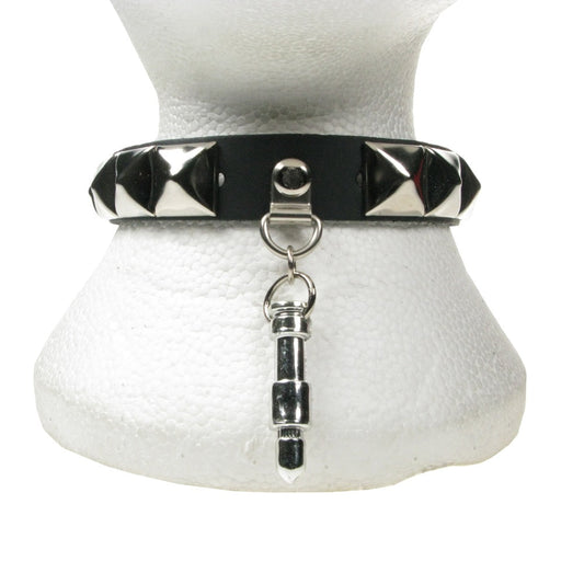 NB232 1 Row Pyramid w/Bullet Fitting Leather Choker