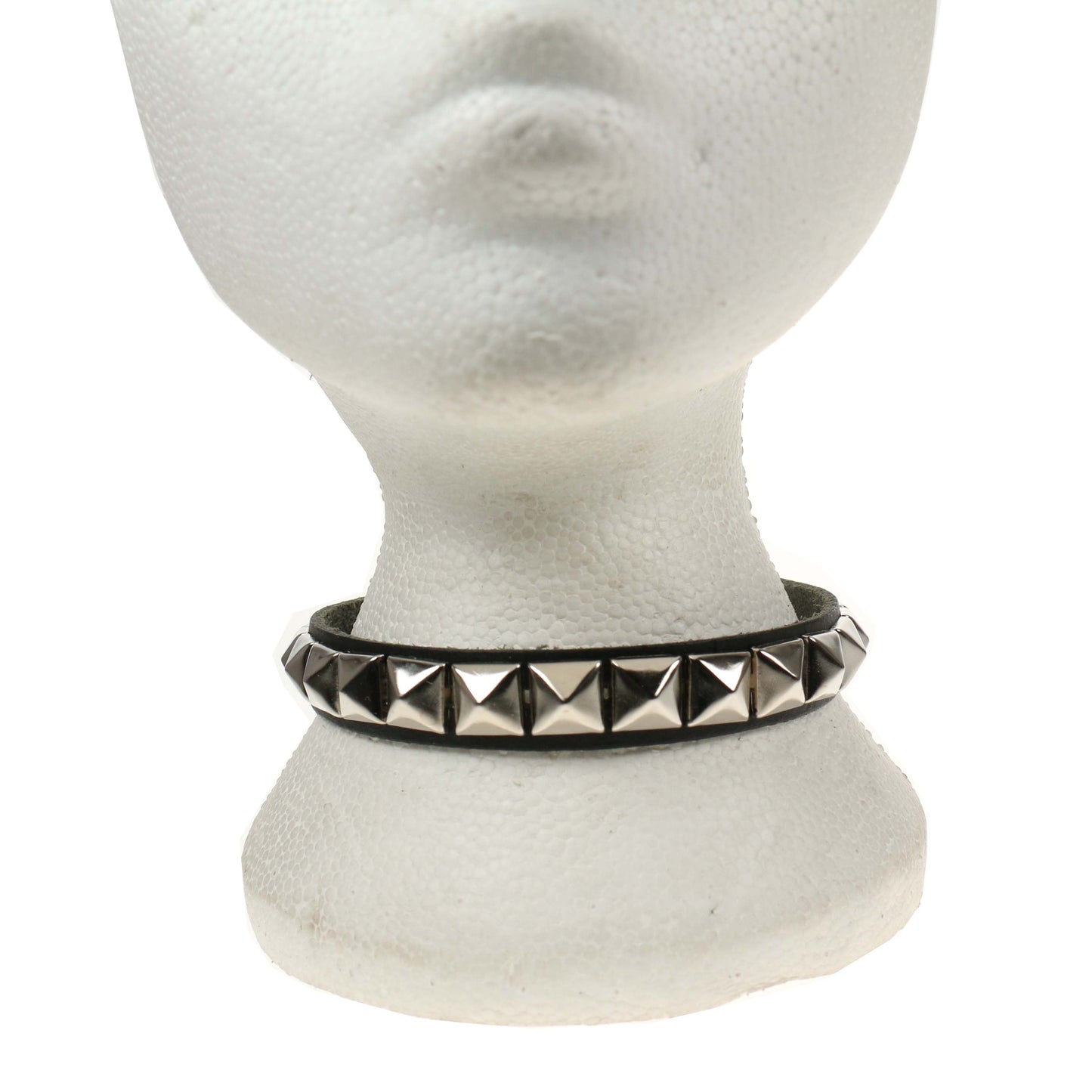 NB246A 1 Row 1/2 Inch Silver Pyramid Leather Choker
