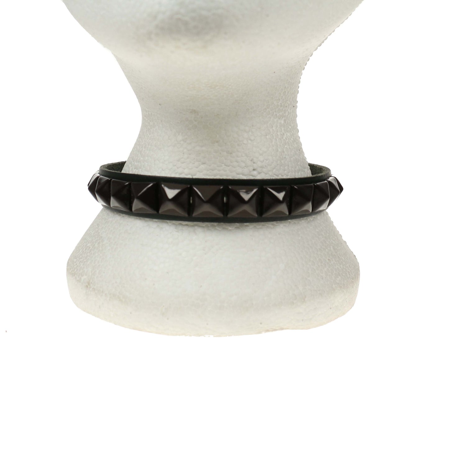 NB246B 1 Row 1/2 Inch Black Pyramid Leather Choker