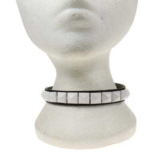 NB246D 1 Row 1/2 Inch White Pyramid Leather Choker