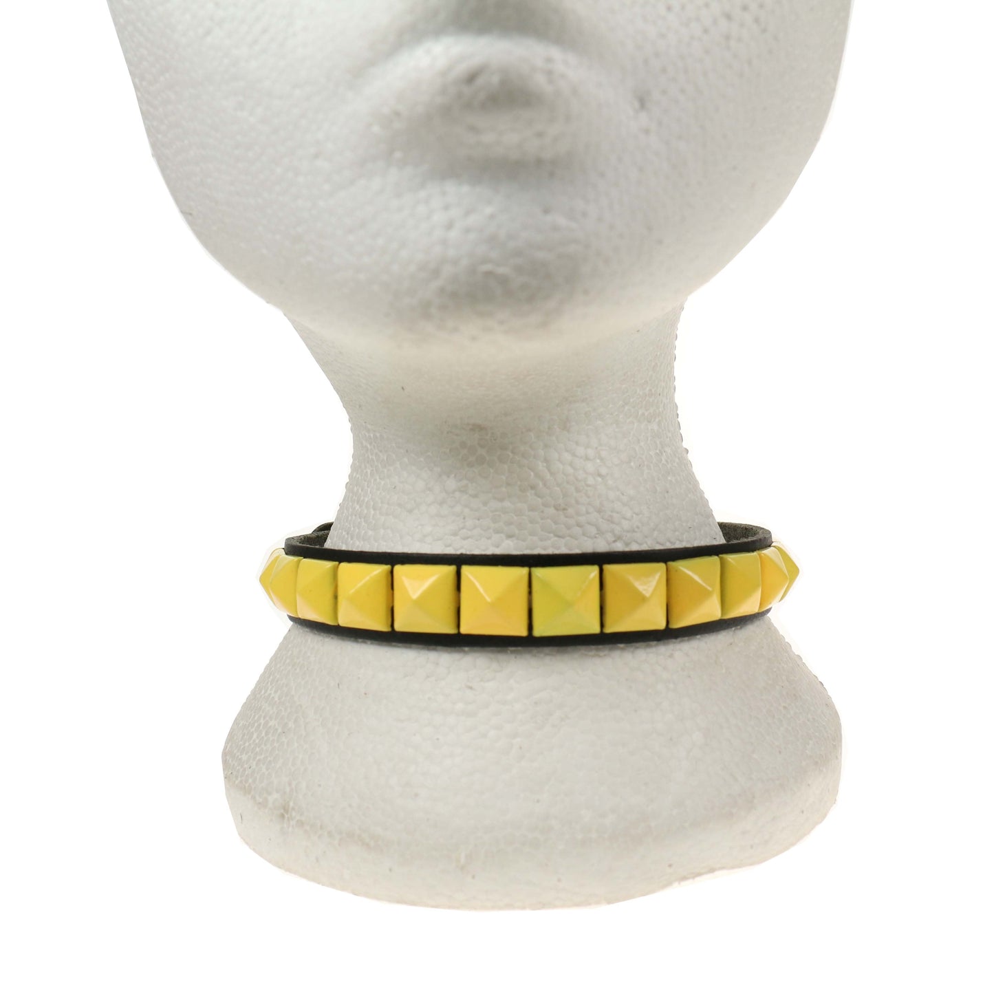 NB246G 1 Row 1/2 Inch Yellow Pyramid Leather Choker