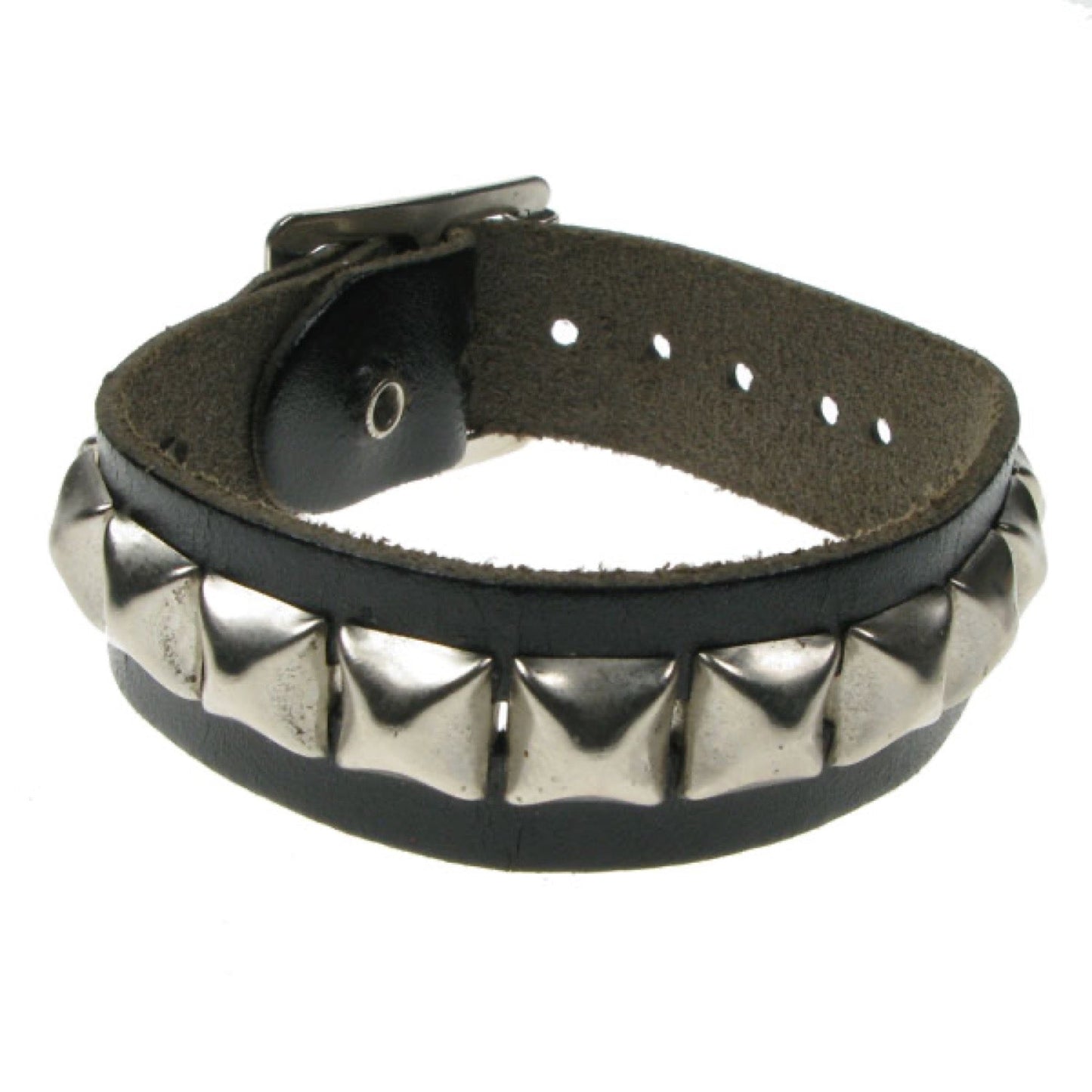 WB476 1 ROW SMALL 10mm PYRAMID Leather Wristband - Black