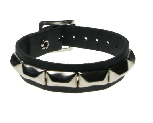 WB540 1 ROW SQUASHED PYRAMID Leather Wristband - BLACK